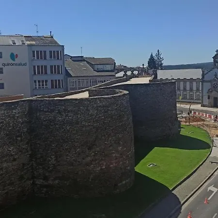 Adarve, Con Parking Y Vistas A La Muralla Lugo Exterior photo