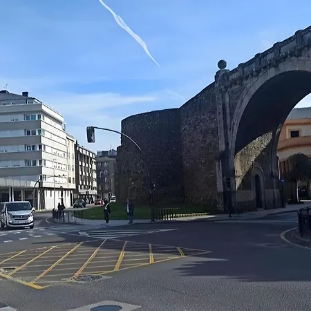 Adarve, Con Parking Y Vistas A La Muralla Lugo Exterior photo