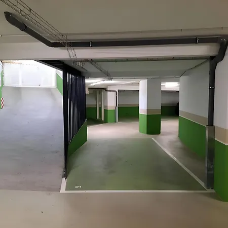 Adarve, Con Parking Y Vistas A La Muralla Lugo Exterior photo